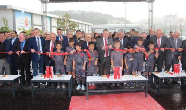 Bakan Bak, Mustafa Kemal Erkanat Tesisleri'nin açılışını yaptı