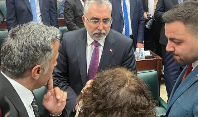 Bakan Işıkhan: Memur ve emekli maaşlarıyla ilgili düzenlemeyi Meclis tatile girmeden çıkarmayı düşünüyoruz