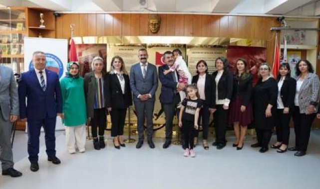 Bakan Tekin, Cumhuriyet İlkokulu'nu ziyaret etti
