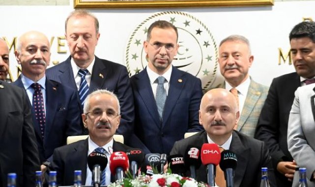 Bakan Uraloğlu, Karaismailoğlu'ndan görevi devraldı