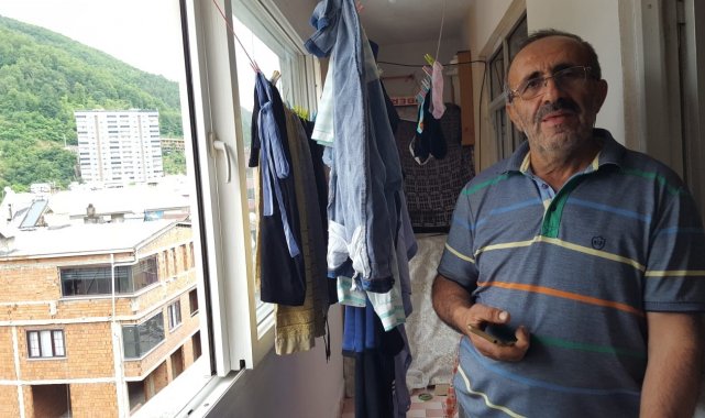 Balkonda çamaşır asarken sara krizine tutularak asılı kalan genç kızın babası yaşananları anlattı