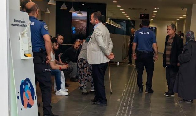 Banka güvenlik görevlisi, 80 yaşındaki kadını 1 milyon lira dolandırılmaktan kurtardı