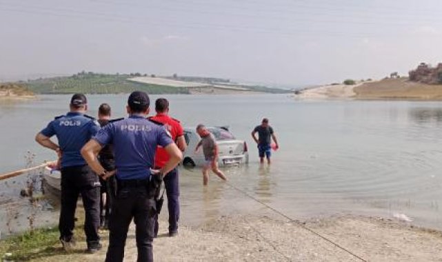 Baraja düşen otomobilde cesedi bulundu