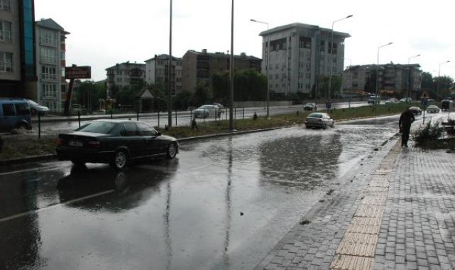 Bartın'da sağanak, yaşamı olumsuz etkiledi