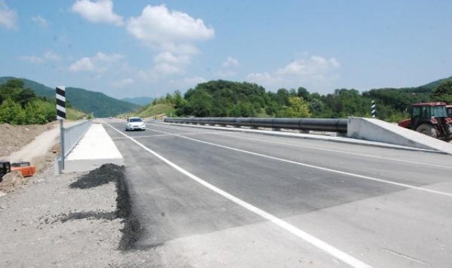 Bartın'da selde çöken yolun yerine yapılan köprü ulaşıma açıldı