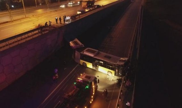 Başakşehir'de İETT otobüsü kaza yaptı-1