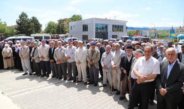 Başkan Sarıcaoğlu hacı adaylarını dualarla yolcu etti