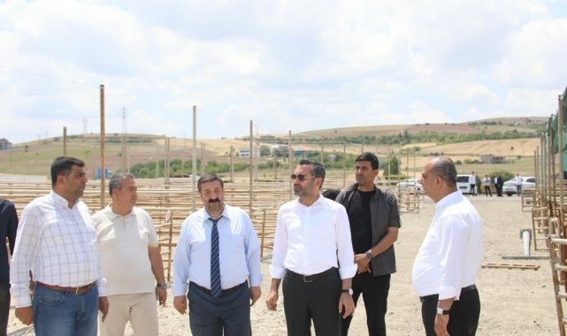 Başkan Şerifoğulları, kurban satış ve kesim alanında incelemelerde bulundu