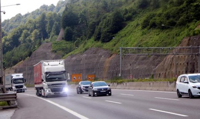 Bayram tatili öncesi Anadolu Otoyolu ve D-100'de trafik tedbirleri artırıldı