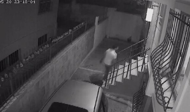 Bayrampaşa'da ayakkabı hırsızlığı kamerada