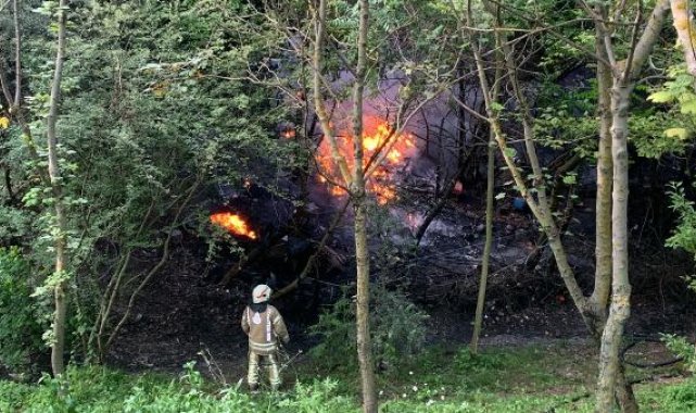 Beşiktaş'ta ağaçlık alandaki çadırlarda çıkan yangın söndürüldü