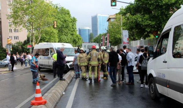 Beşiktaş'ta servis minibüsü otomobile çarptı: 4 yaralı