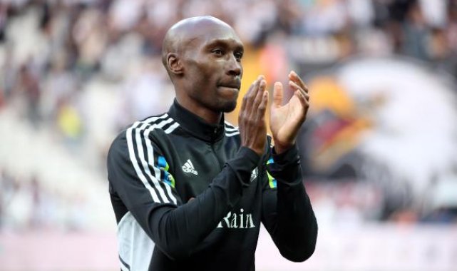 Beşiktaşlı taraftarlardan Atiba Hutchinson'a veda
