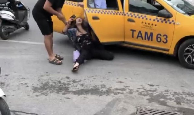 Beyoğlu'nda kendini yere atarak taksiciye tepki gösterdi