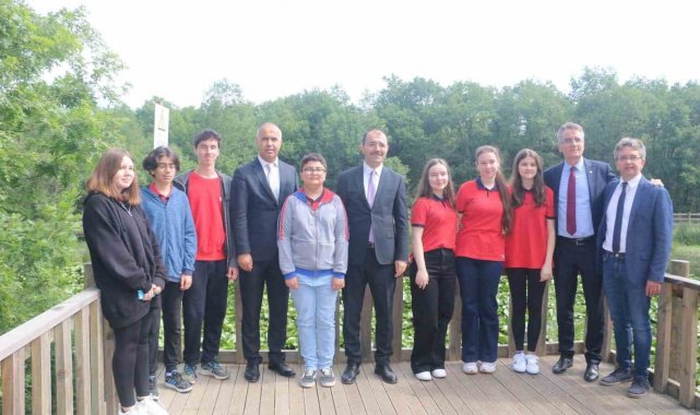 Biga'da deneme sınavlarında başarı gösteren öğrenciler ödüllendirildi