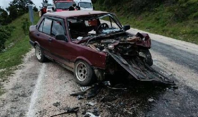 Bilecik'te otomobiller kafa kafaya çarpıştı: 1 ölü, 1 yaralı