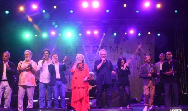 Bodrum'da depremzede çocukların eğitimi için ünlü isimler sahne aldı