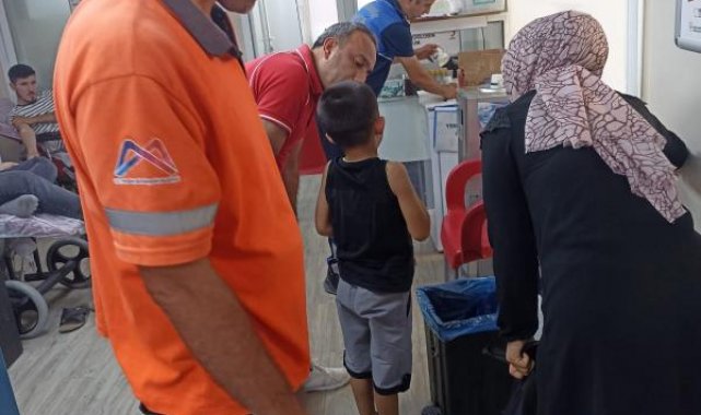 Boğazına şeker takılan çocuğu belediye personelinin çabukluğu kurtardı