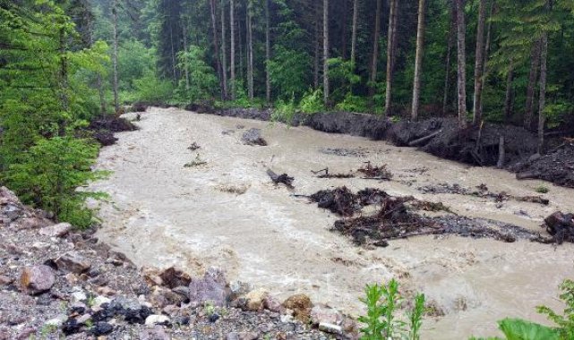 Bolu'da sağanak; dereler taştı, Abant yolunda göçükler oluştu