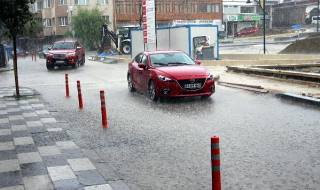 Bolu'da sağanak hayatı olumsuz etkiledi