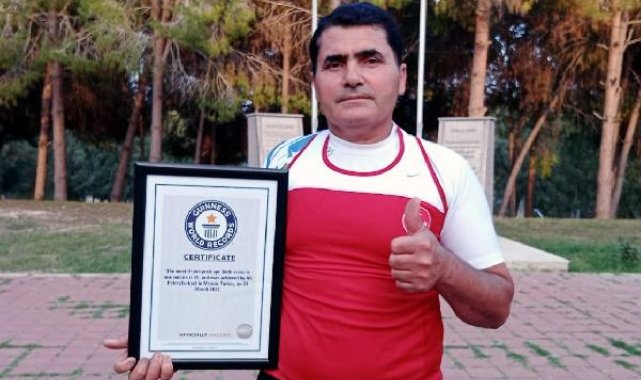 Bu kez de 'Başparmakla şınav çekme rekoru' ile Guinness'e girdi