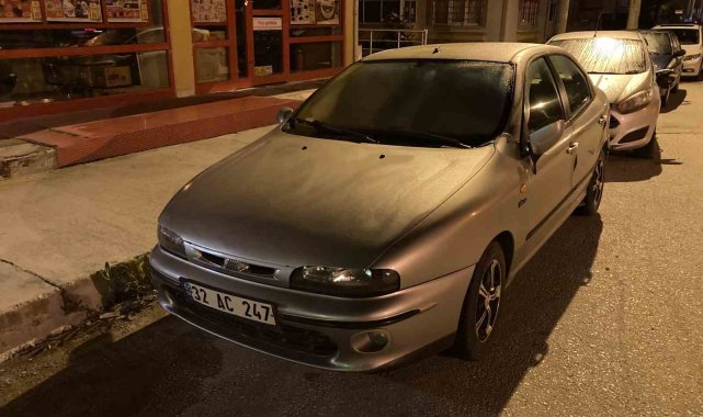 Burdur'da bir şahıs park halindeki 6 otomobilin aynasını kırıp kaçtı