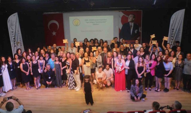 Burhaniye'de Kent Tiyatrosu'na bir ödül daha