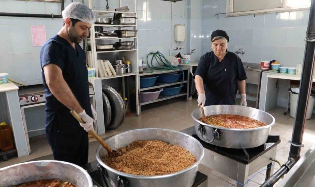 Burhaniye'de kurban bağışları ihtiyaçlılara ulaşıyor