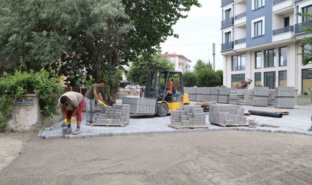 Burhaniye'de sezon öncesi yol çalışmalarına ağırlık verildi
