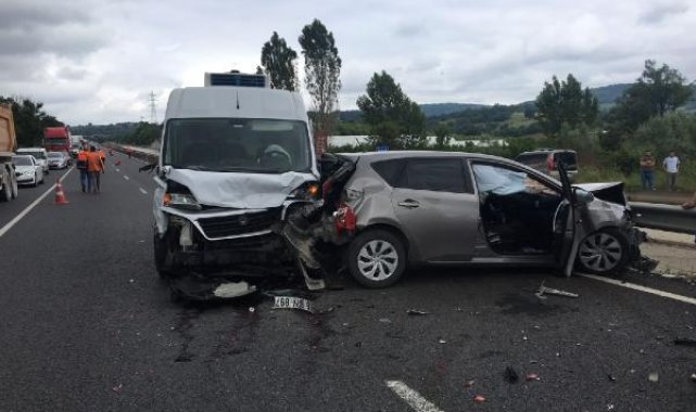 Bursa'da 3 aracın karıştığı zincirleme kaza: 2 yaralı