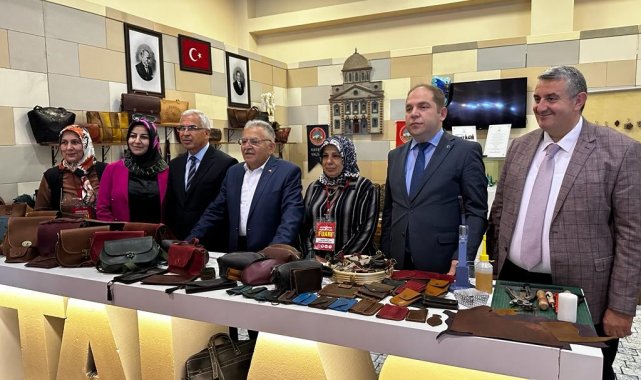 Büyükkılıç, Kadın Kooperatifleri Fuarını ziyaret etti, eşine çanta aldı