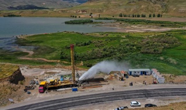 Çalışmalar sonuç verdi; Erciş'te 750 metrede jeotermal su bulundu