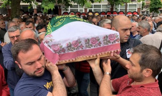 Cam silerken 5'inci kattan düşen eski CHP kadın kolları başkanı, toprağa verildi