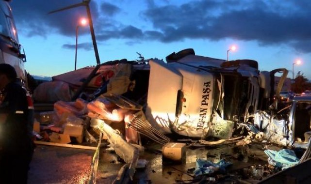 -Çatalca'da TIR otomobilin üzerine devrildi: 1 ölü 4 yaralı