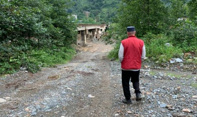 Çayeli'nde köprünün 30 metrelik bloğu çöktü