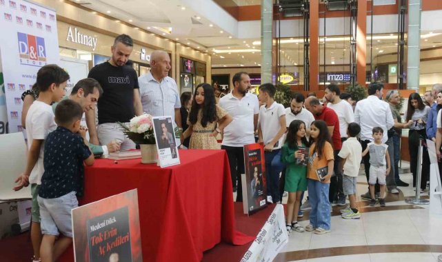 Ceylan Karavil AVM'de imza günü