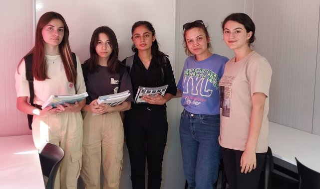 Çınar Akademi eğitmenlerinden afetzede gençlere YKS öncesi son ders