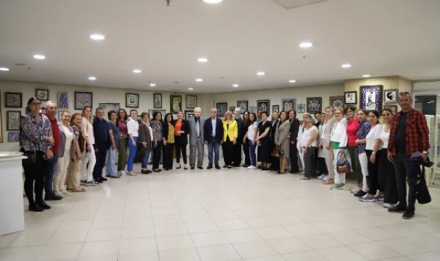 Çini öğrencileri Kartal'da sergi açtı