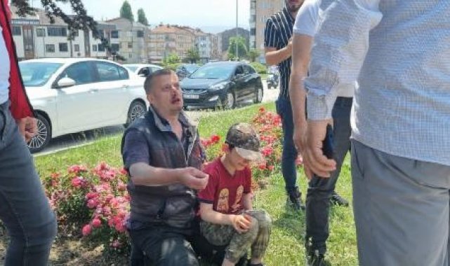Cipin çarptığı elektrikli bisikletteki baba ile oğlu yaralandı