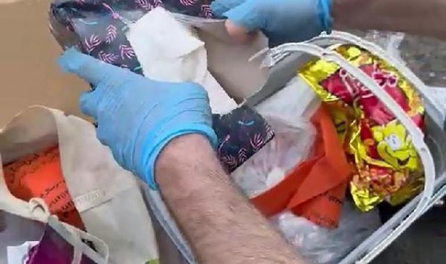 Cips paketleri ve meyve suyu kutularında getirdikleri sigaraları İstanbul'da satıp tekstil ürünü alıyorlardı