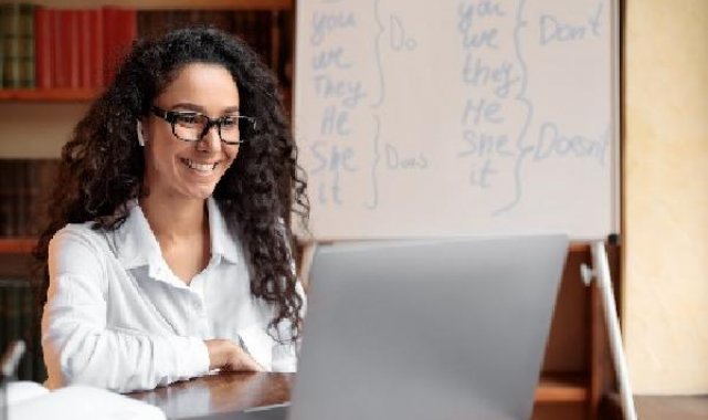 Çocuklara online olarak İngilizce eğitimi veriyorlar