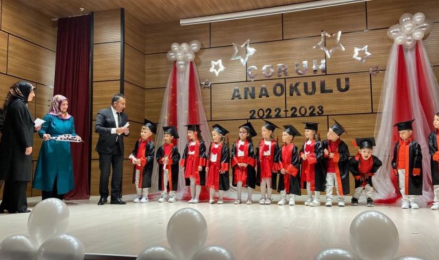 Çoruh Anaokulu öğrencileri yılsonu gösterilerini sergiledi