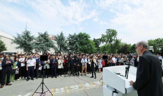 Cumhurbaşkanı Erdoğan, Haydarpaşa Anadolu Lisesi karne töreninde konuştu