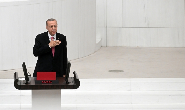 Cumhurbaşkanı Erdoğan Meclis'te yemin etti