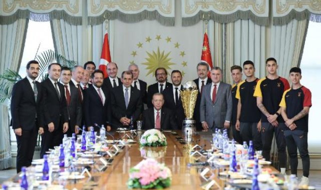 Cumhurbaşkanı Erdoğan, Süper Lig şampiyonu Galatasaray'ı kabul etti