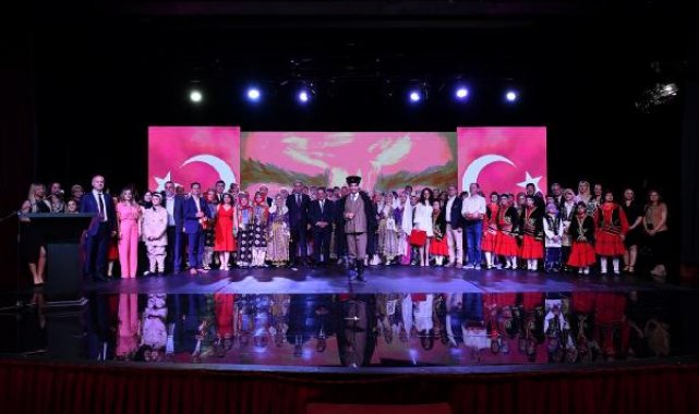 Cumhuriyetin 100'üncü yılında yüz genç Kurtuluş Savaşı kahramanlarını sahnede andı