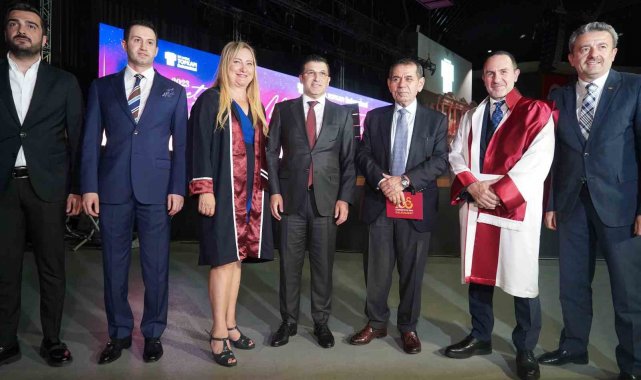 Cumhuriyetin yüzüncü yılında binlerce öğrenci diplomasına kavuştu