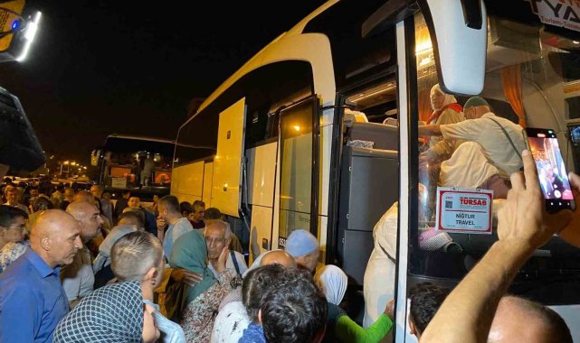 Deprem bölgesi Osmaniye'de hac kafilesi dualarla uğurlandı