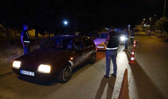 Deprem bölgesinde asayiş uygulamaları devam ediyor