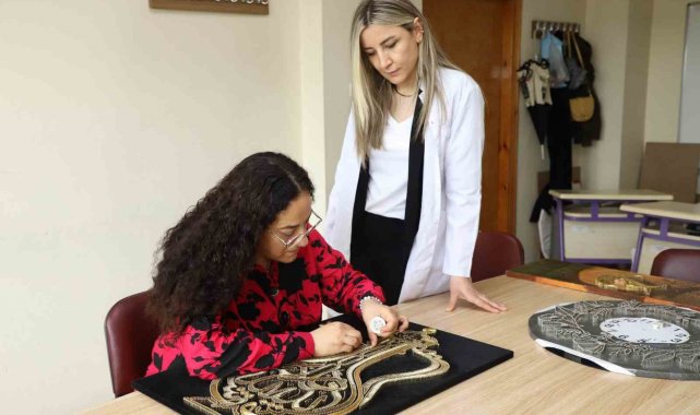 Depremin etkilerini katıldığı kurs ile atlatıyor